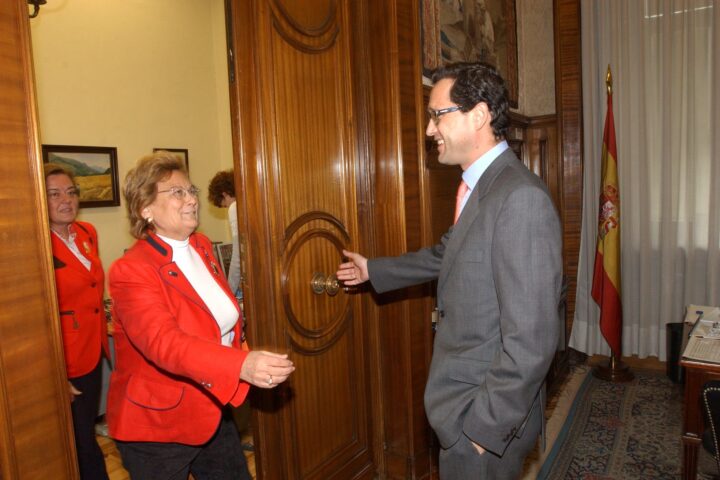12.04.12 subsecretario y presidenta femur 1_tcm7-202240