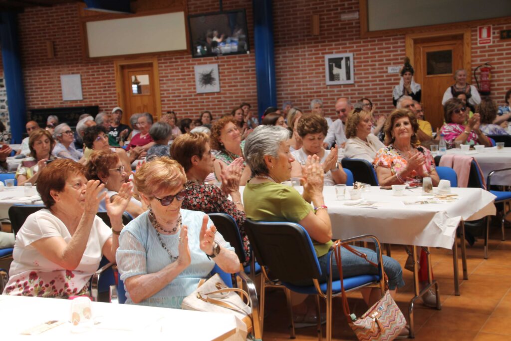 El Jardín de los Aromas de FEMUR acoge durante toda la jornada el mercado agrorural sostenible ‘Sabores y mujeres del medio rural’ organizado por la Federación española de la Mujer rural.