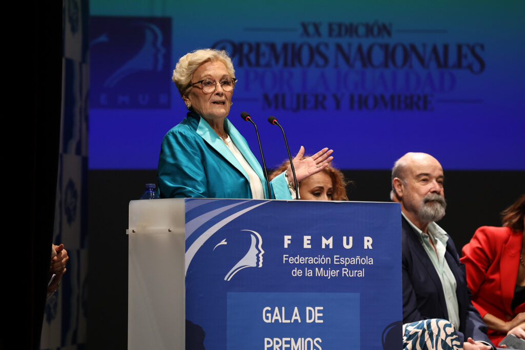 La Presidenta Nacional de FEMUR, Juana Borrego, ha sido la encargada de clausurar la gala.